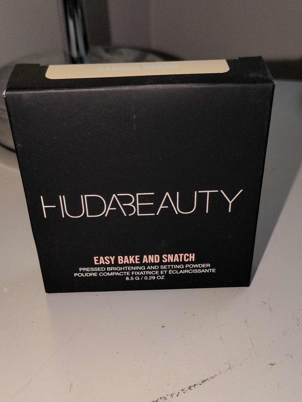 HUDA Beauty Easy Bake And Snatch Brightener And Setting Powder Banana Bread